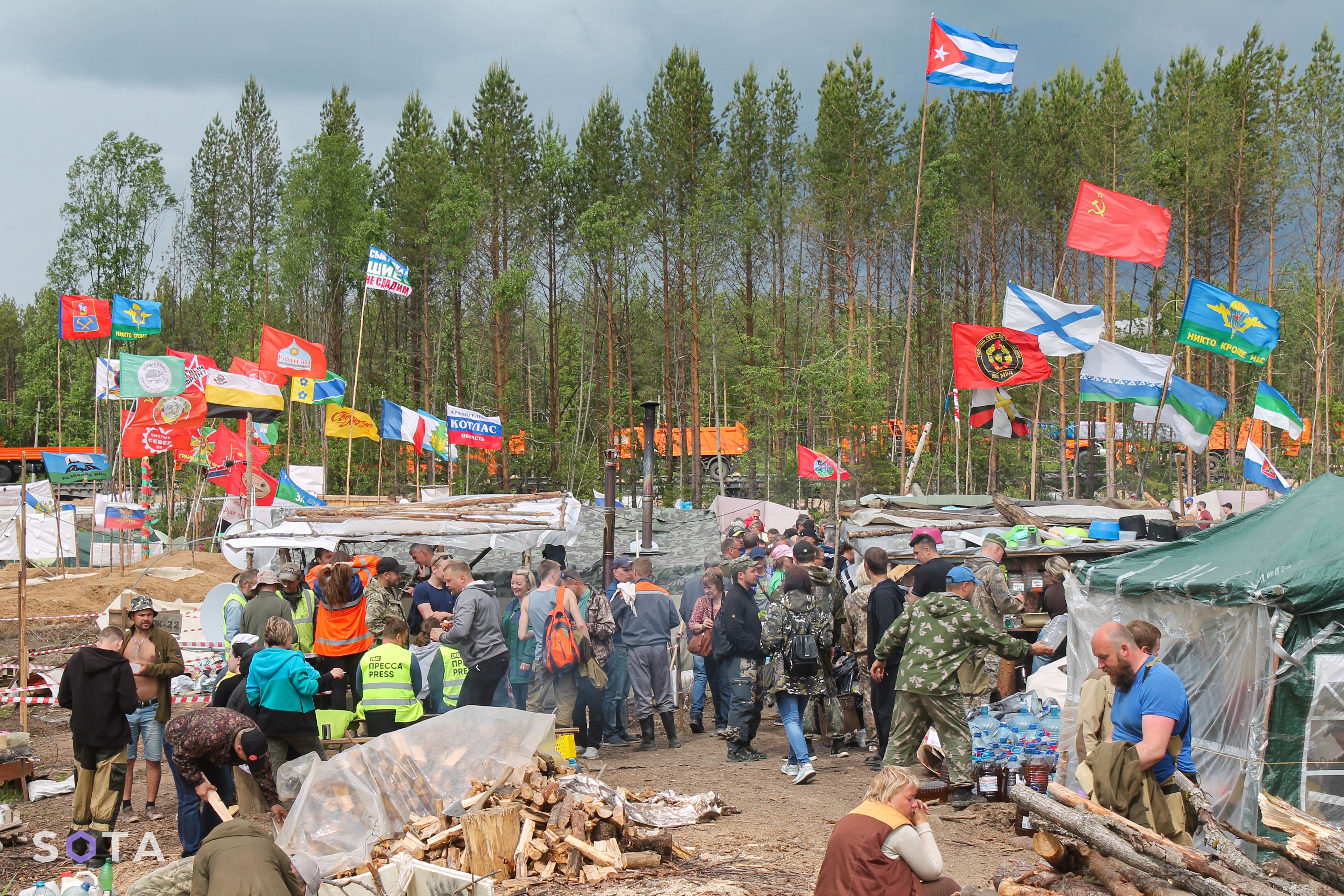 Палаточный лагерь экоактивистов на станции Шиес